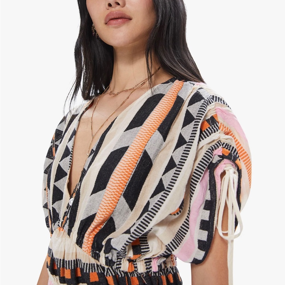 Devotion Twins
Astakida Blouse Ikat Style